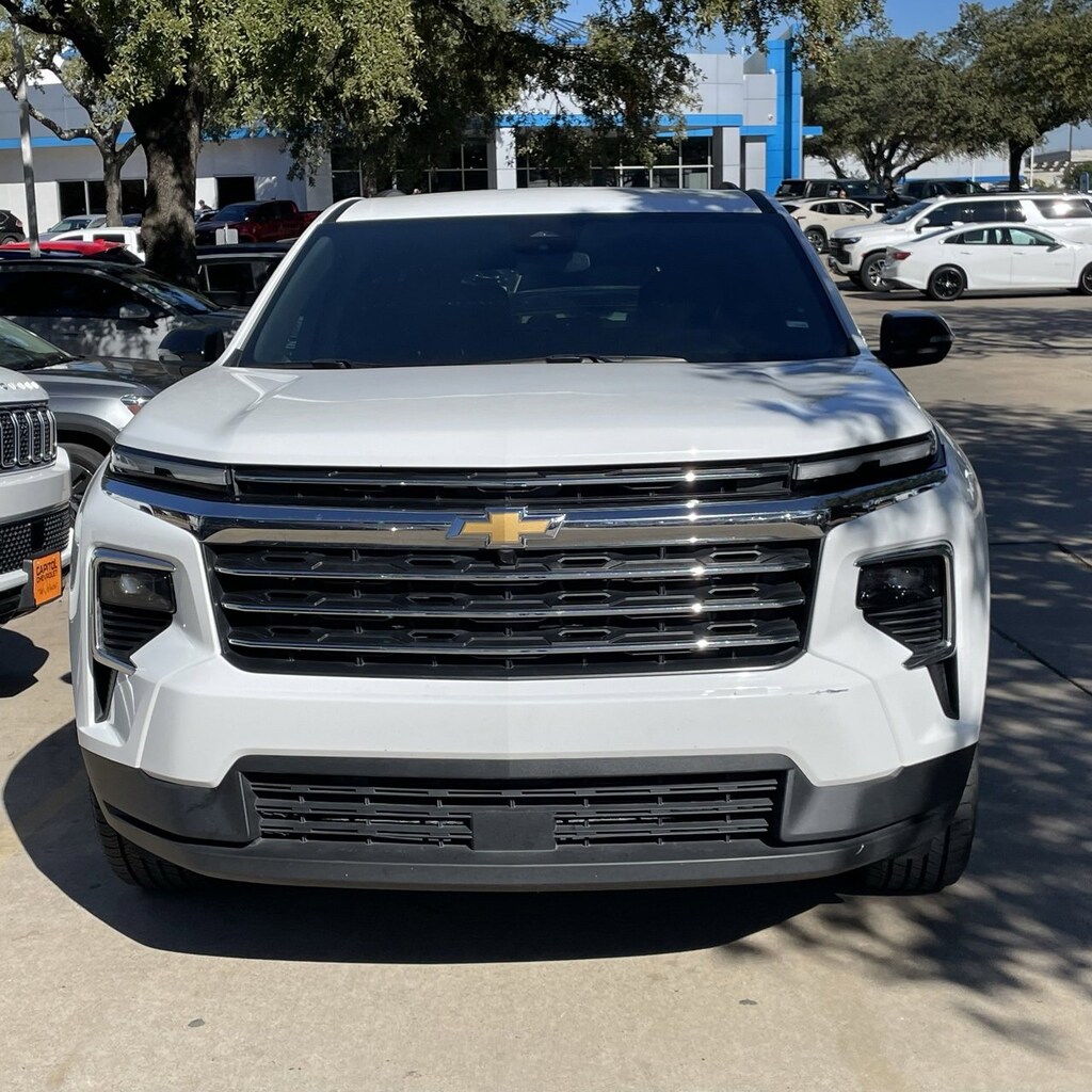 Used 2025 Chevrolet Traverse LT SUV
