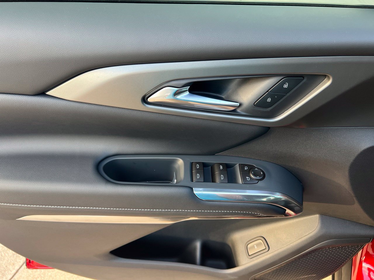 2027 Chevrolet Traverse LT SUV, photo 12