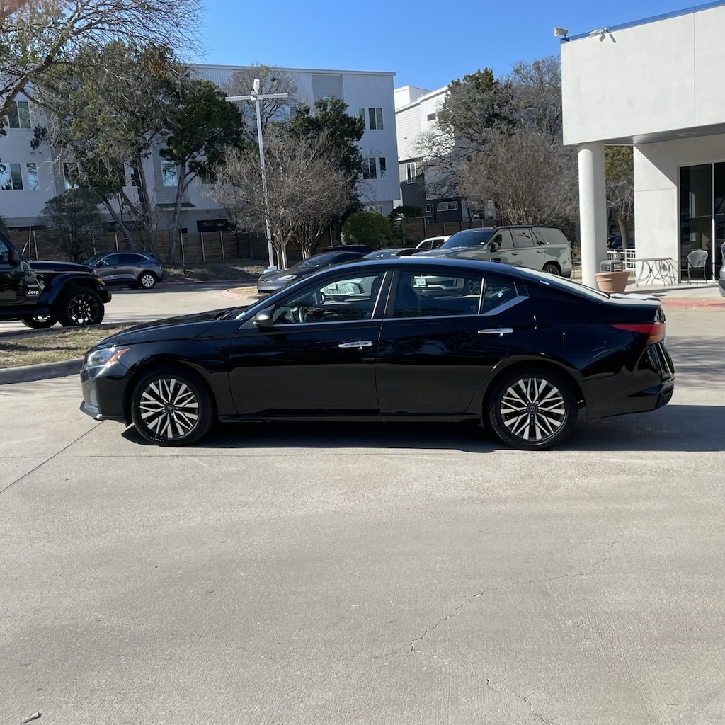 Used 2024 Nissan Altima 2.5 SV Sedan