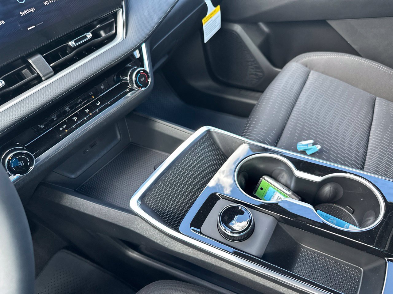 2027 Chevrolet Equinox LT - Photo 23