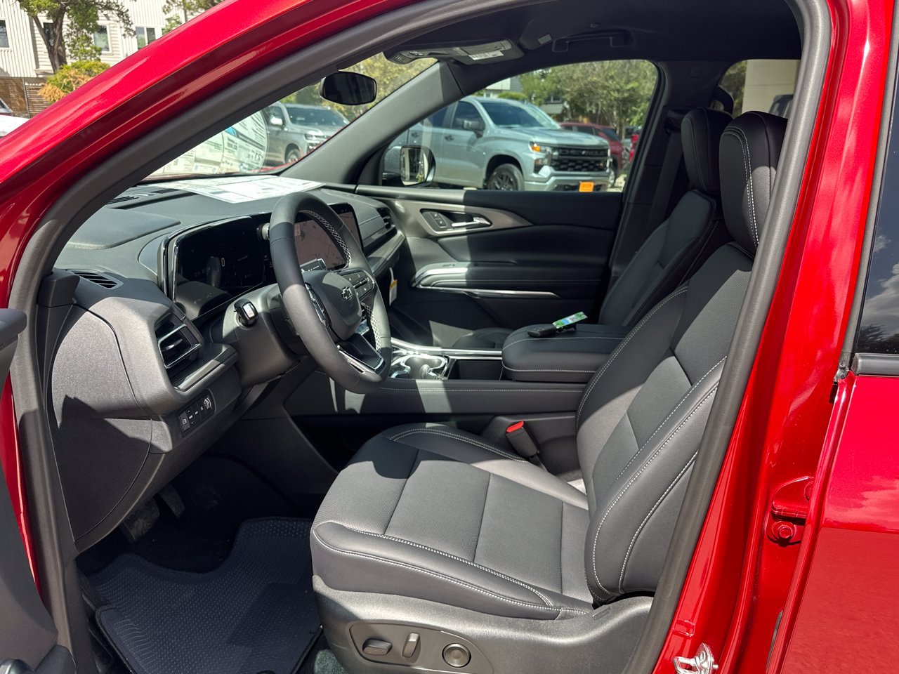 2027 Chevrolet Traverse LT, photo 9