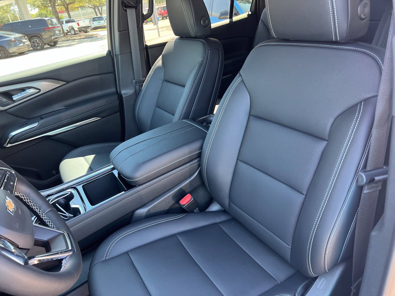 2027 Chevrolet Traverse LT SUV, photo 11