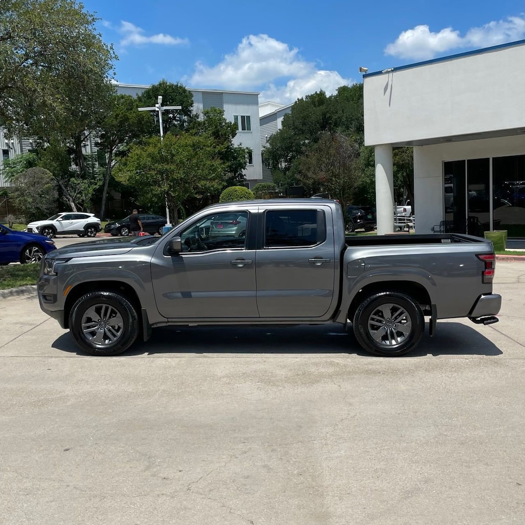 Used 2025 Nissan Frontier Crew Cab SV 4x2 Truck Crew Cab