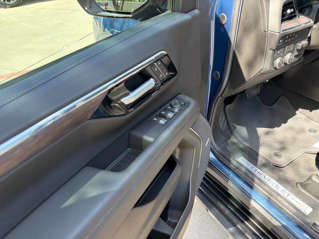 2026 Chevrolet Suburban LT SUV, photo 11