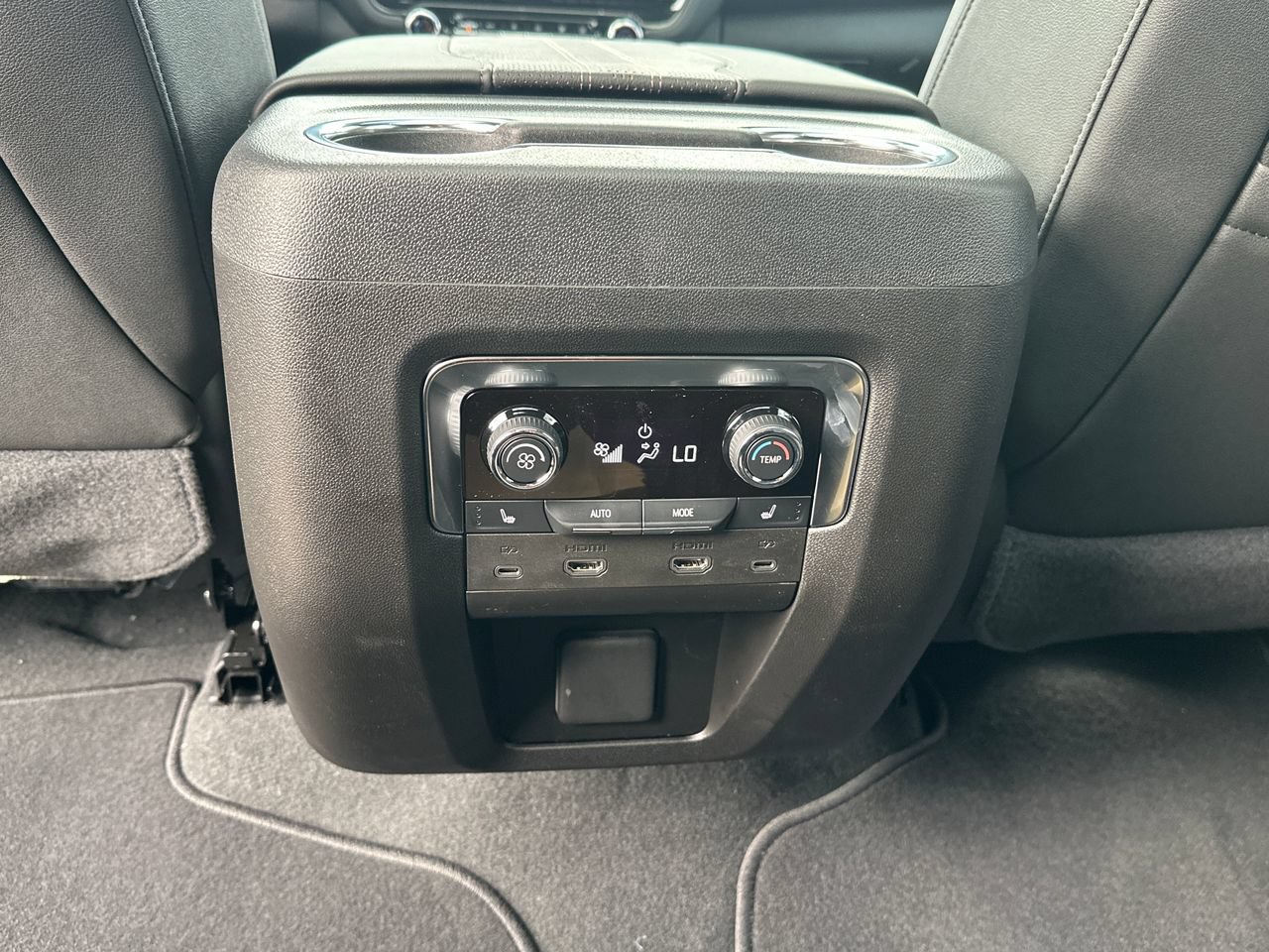 2026 Chevrolet Suburban High Country SUV, photo 28