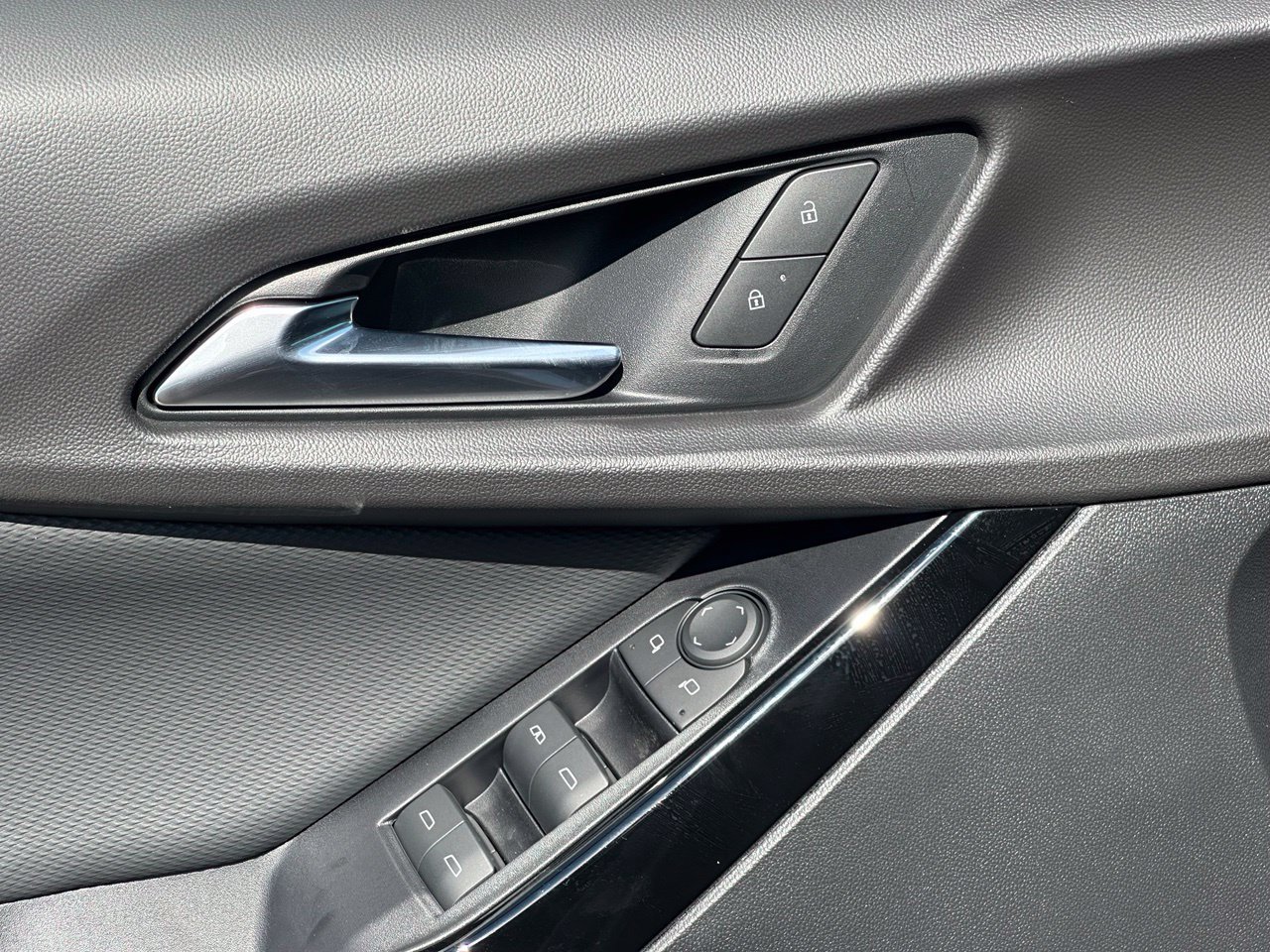 2027 Chevrolet Equinox LT SUV, photo 12