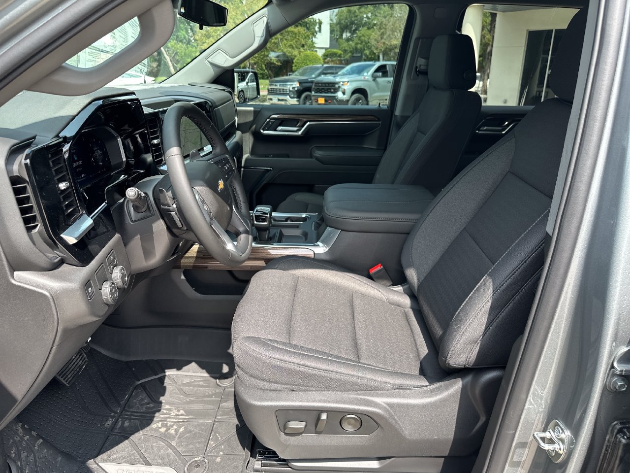 2026 Chevrolet Silverado 1500 LT - Photo 10