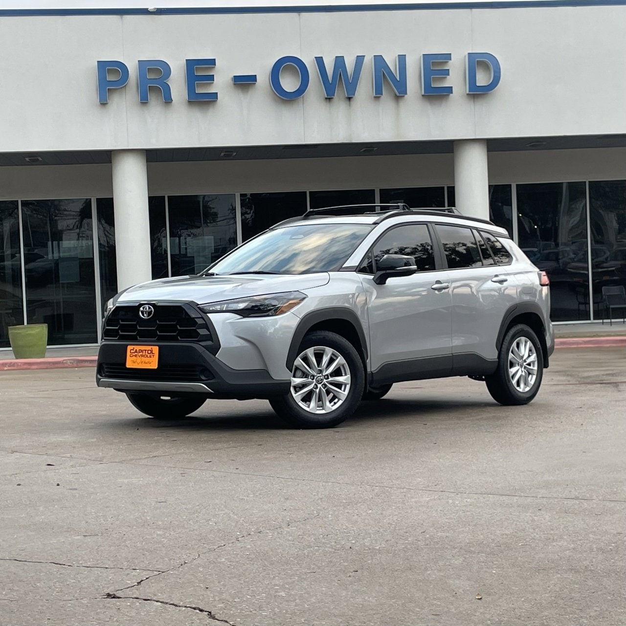 2026 Toyota Corolla Cross LE's photo