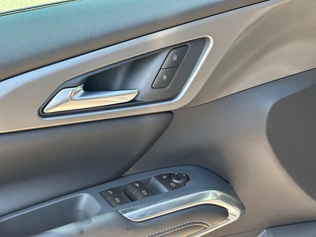 2027 Chevrolet Traverse LT, photo 12