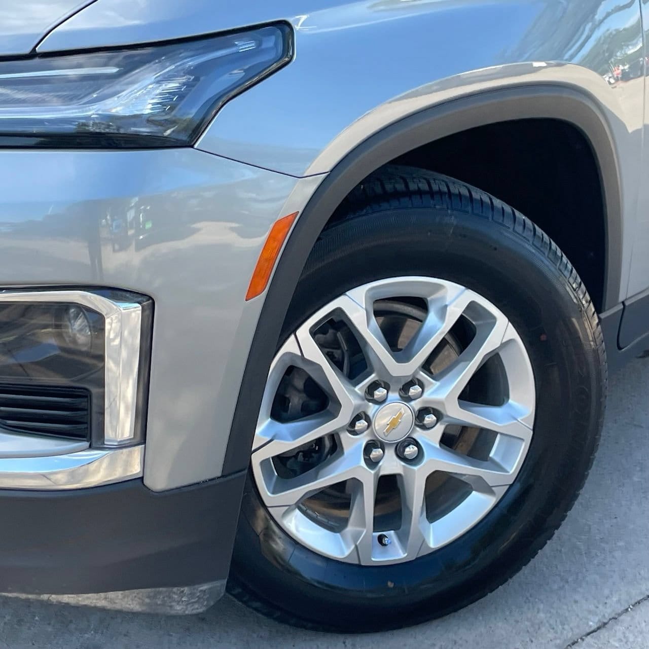 2023 Chevrolet Traverse LS - Photo 8
