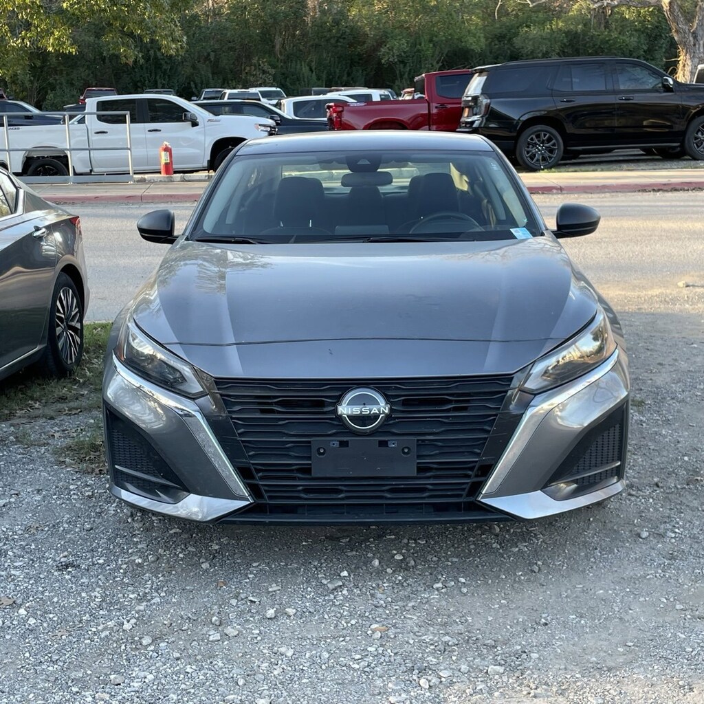 Used 2024 Nissan Altima 2.5 SV Sedan