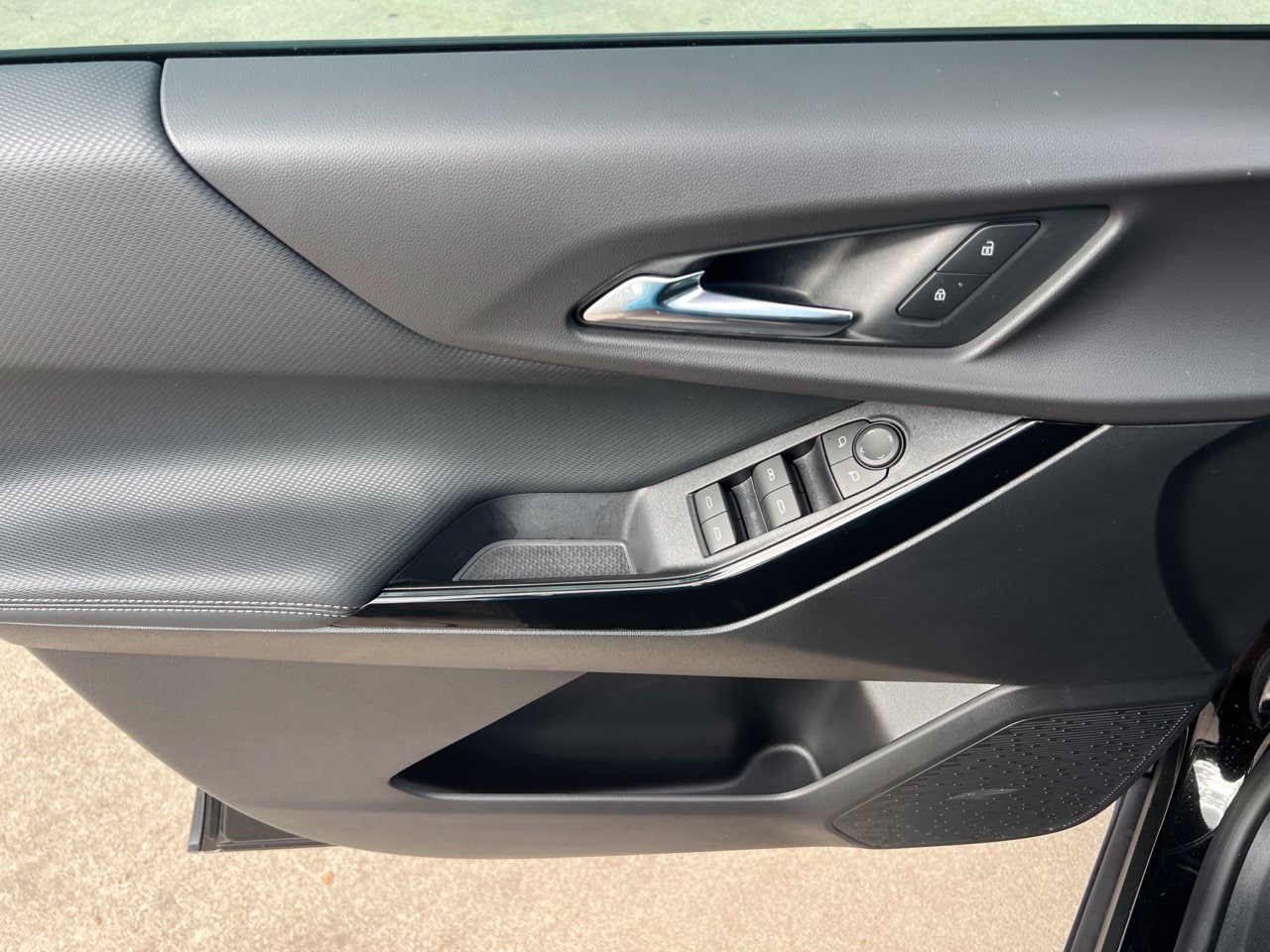 2027 Chevrolet Equinox LT SUV, photo 12
