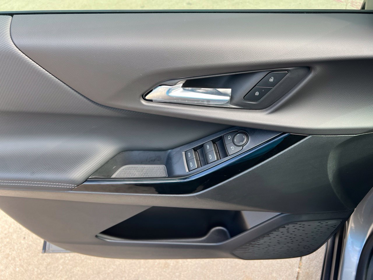 2027 Chevrolet Equinox LT - Photo 11