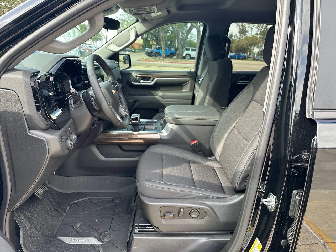 2026 Chevrolet Silverado 1500 LT - Photo 10