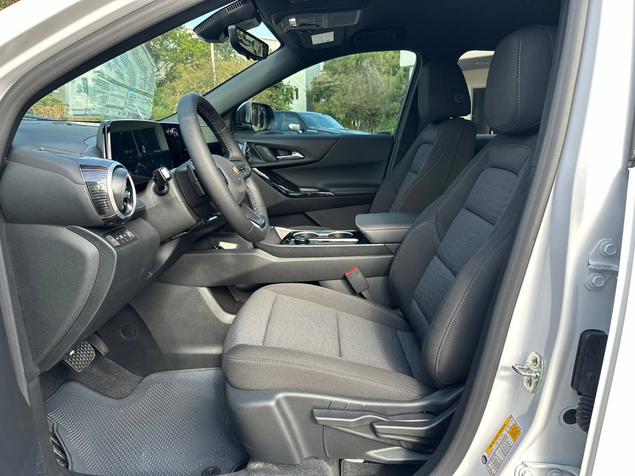 2027 Chevrolet Equinox LT SUV, photo 10