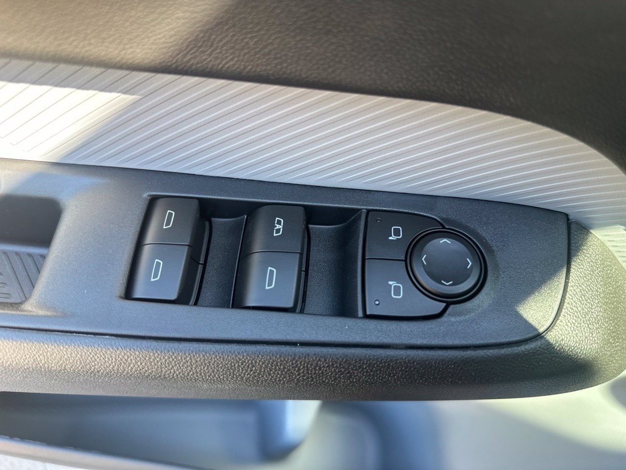 2027 Chevrolet Bolt LT, photo 13