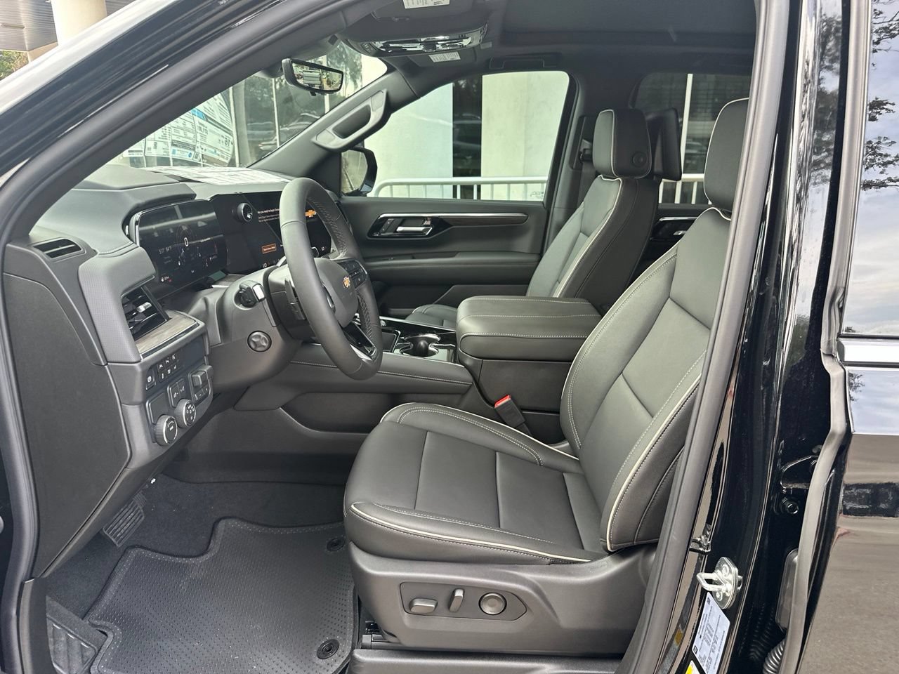 2026 Chevrolet Suburban Premier, photo 10