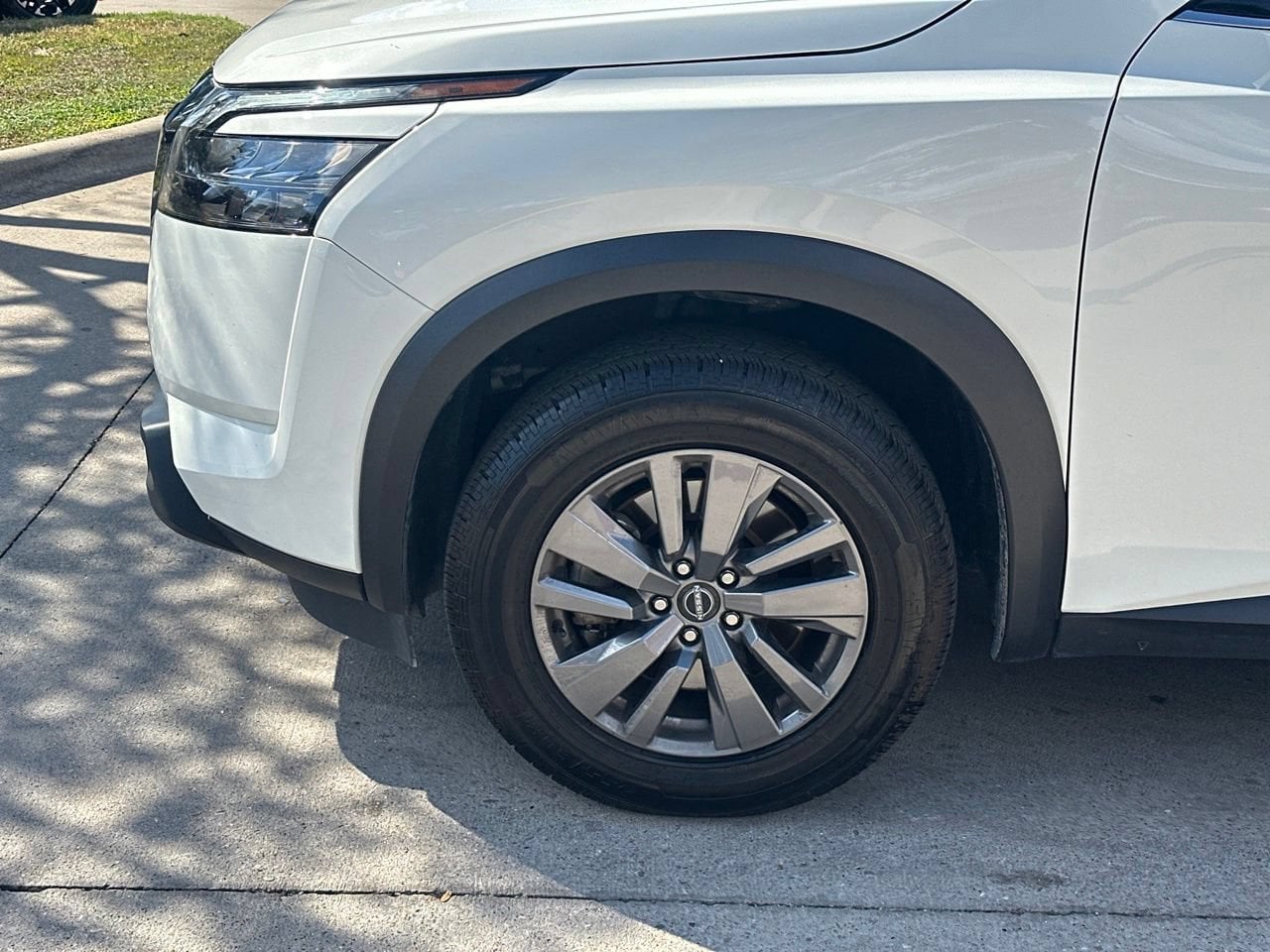 2025 Nissan Pathfinder SV - Photo 24