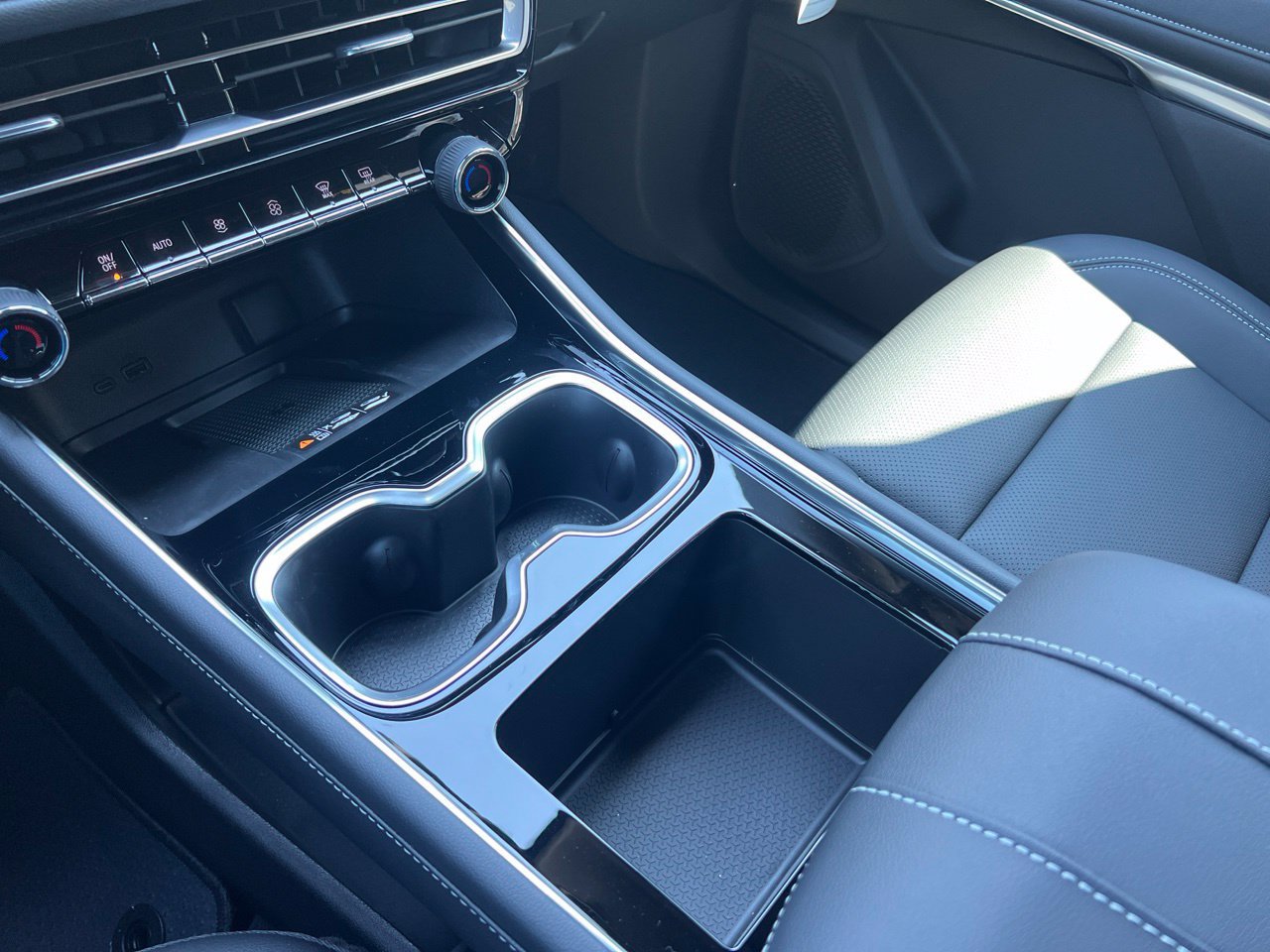 2027 Chevrolet Traverse LT SUV, photo 24