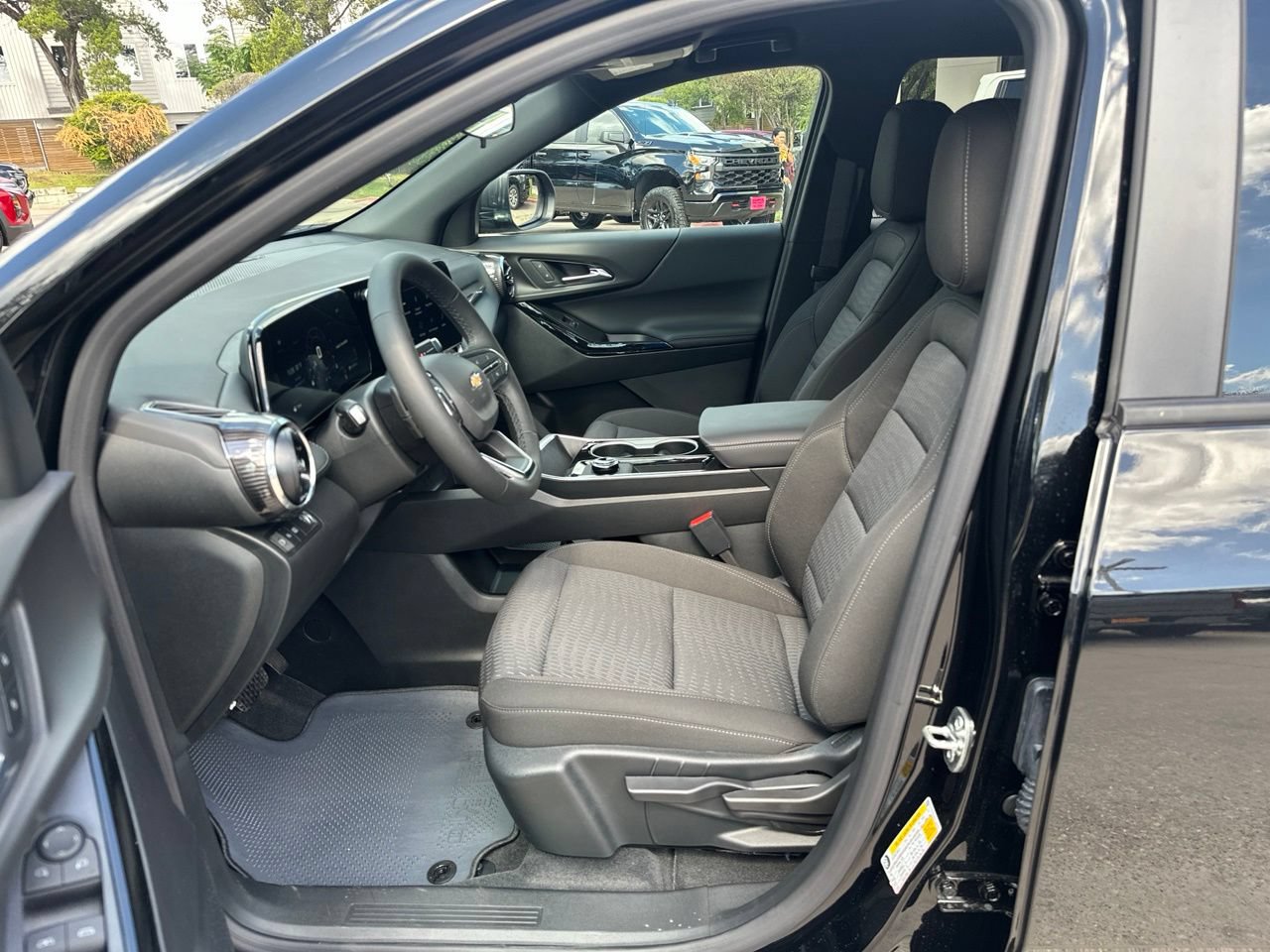 2027 Chevrolet Equinox LT - Photo 10