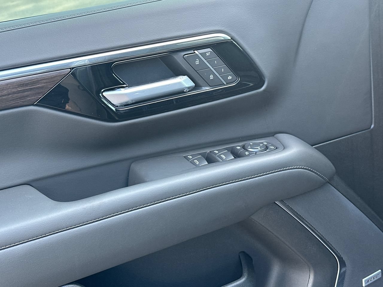 2026 Chevrolet Suburban Z71 SUV, photo 12