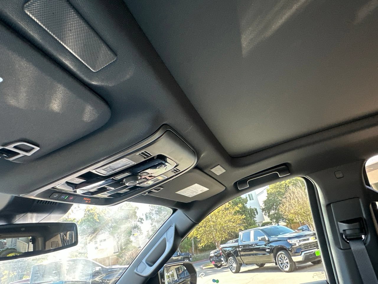 2026 Chevrolet Suburban LT, photo 23