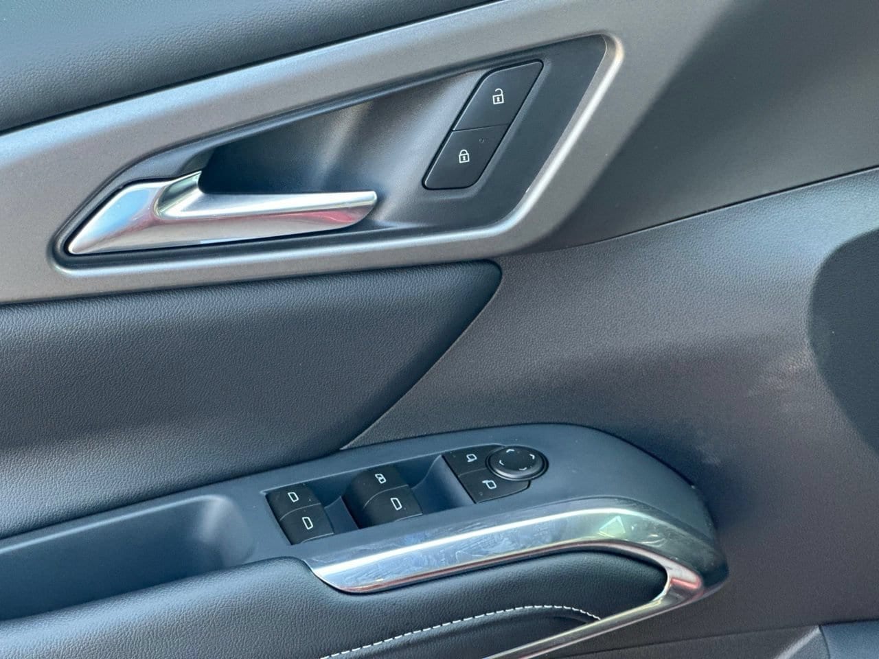 2027 Chevrolet Traverse LT, photo 12