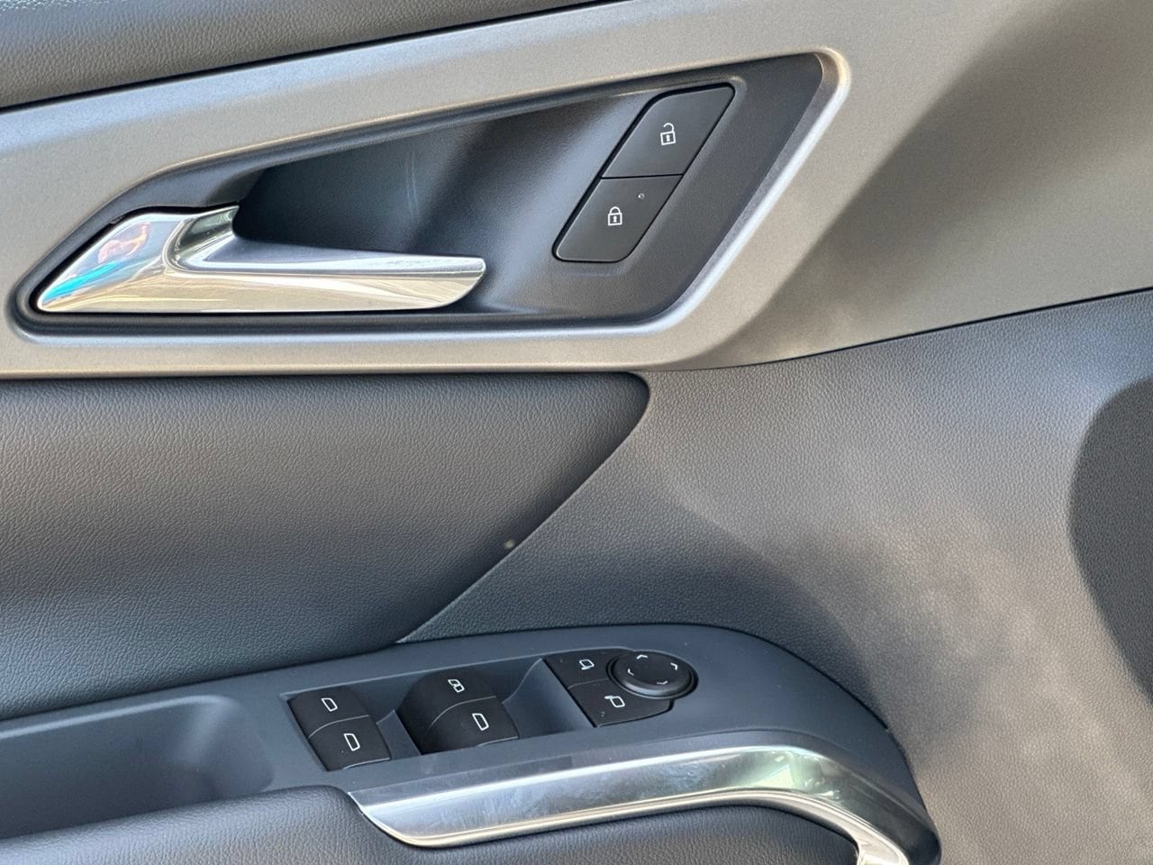 2027 Chevrolet Traverse LT SUV, photo 12