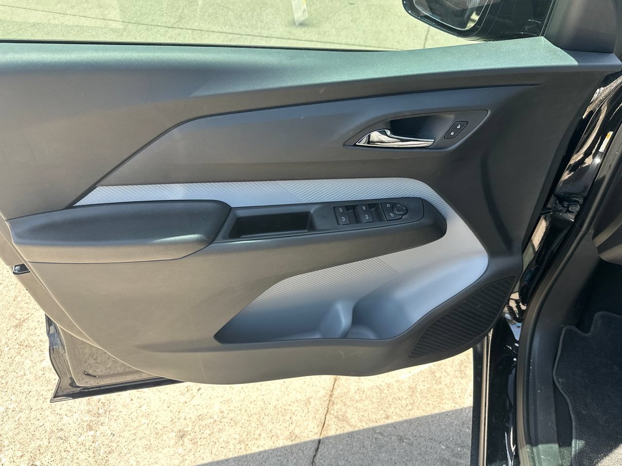 2027 Chevrolet Bolt LT - Photo 11