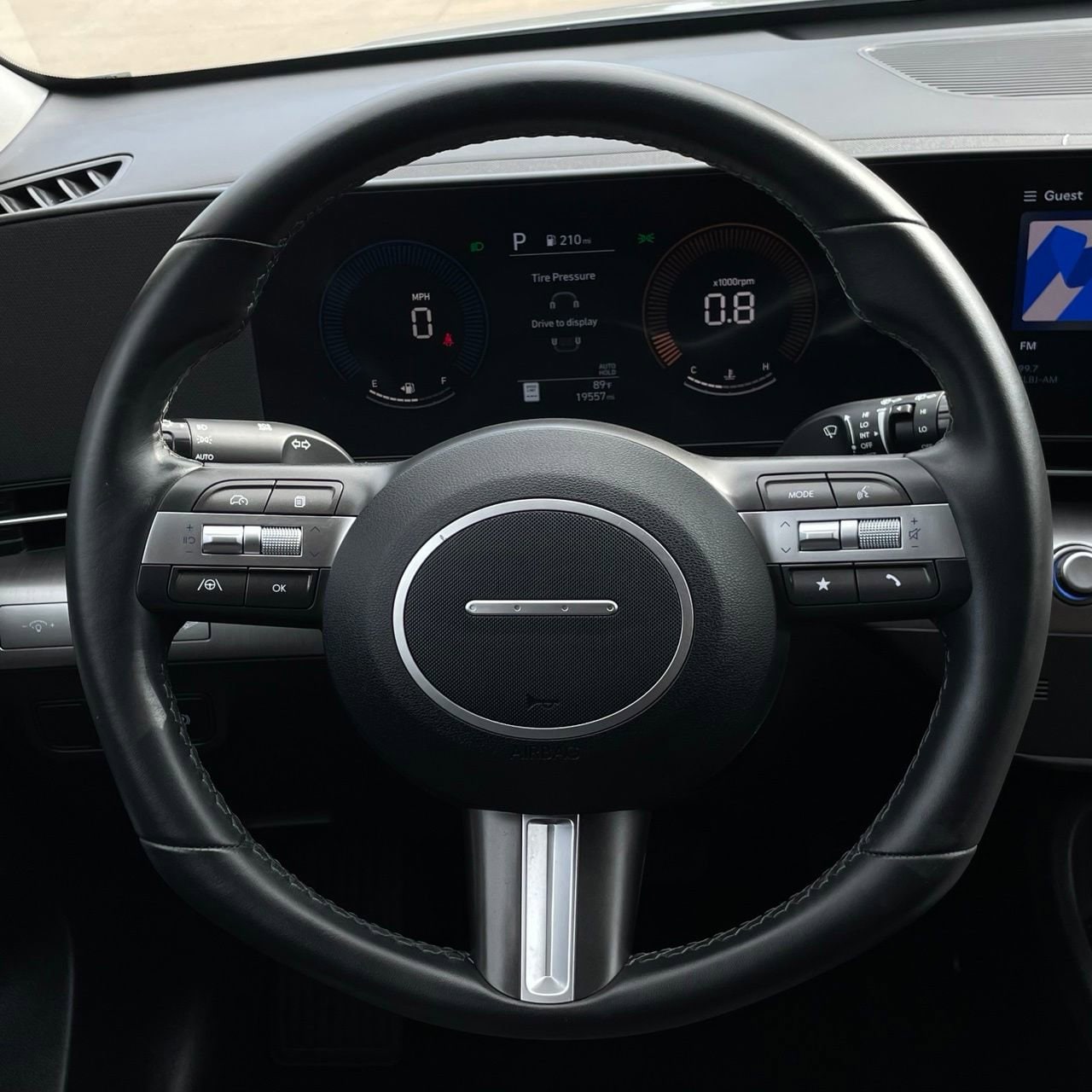 2025 Hyundai Kona SEL - Photo 12