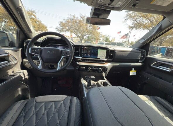 2025 Chevrolet Silverado 1500 RST photo 3