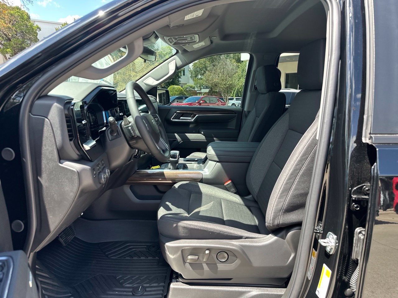 2026 Chevrolet Silverado 1500 LT Trail Boss Truck, photo 10