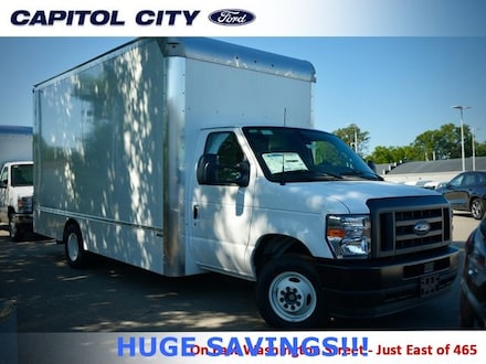2025 Ford E-450 Cutaway Base Cab/Chassis