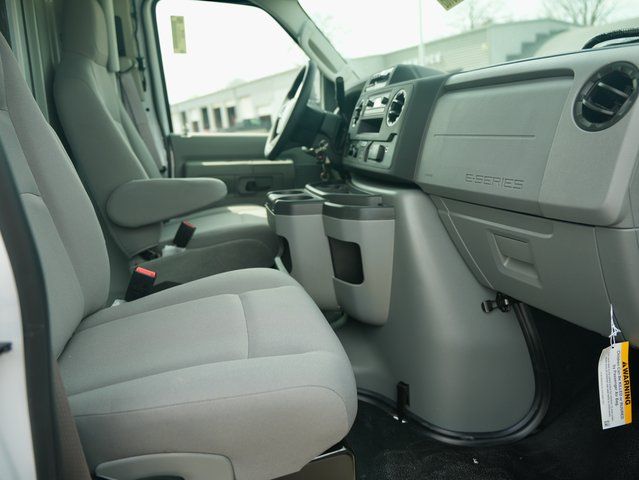 2025 Ford E-Series Cutaway Base - Photo 8