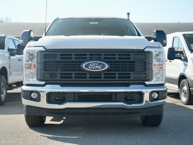2025 Ford F-350 XL photo 2