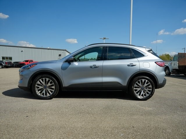 2022 Ford Escape Titanium photo 3