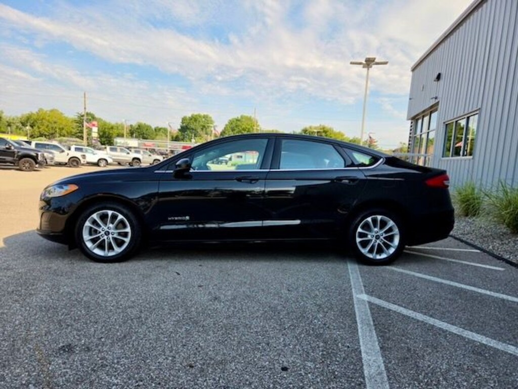 Used 2019 Ford Fusion Hybrid SE Sedan