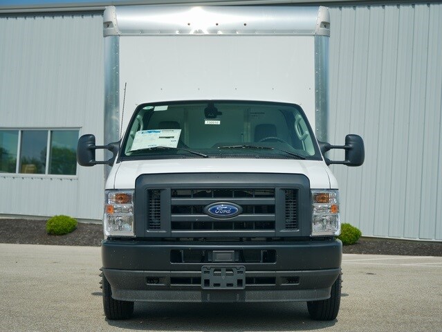 2025 Ford E-450 Cutaway Chassis Cab photo 2