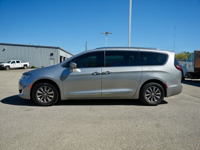 2020 Chrysler Pacifica Touring Plus photo 2