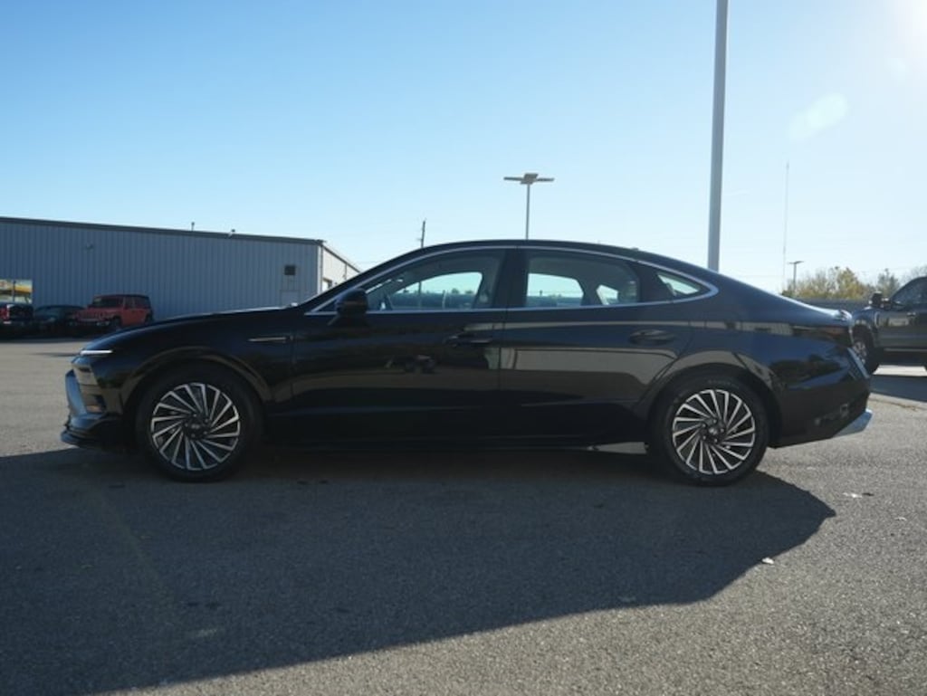 Used 2024 Hyundai Sonata Hybrid SEL Sedan