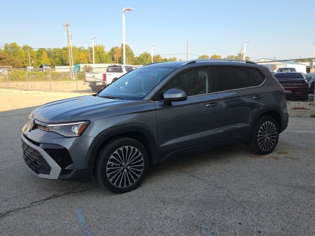 Used 2025 Volkswagen Taos 1.5T SE SUV