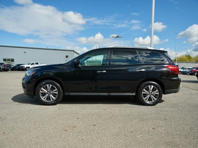 2017 Nissan Pathfinder SV photo 3