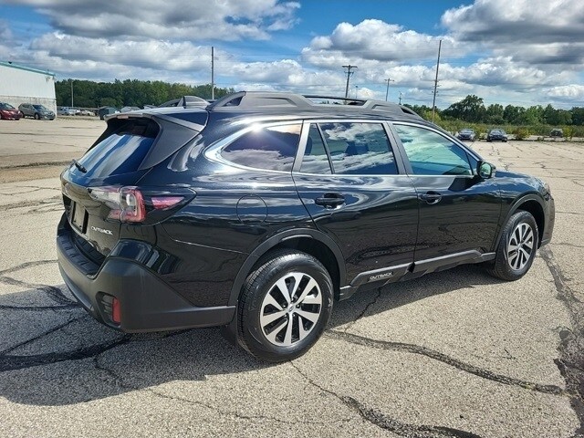 2022 Subaru Outback Premium photo 2
