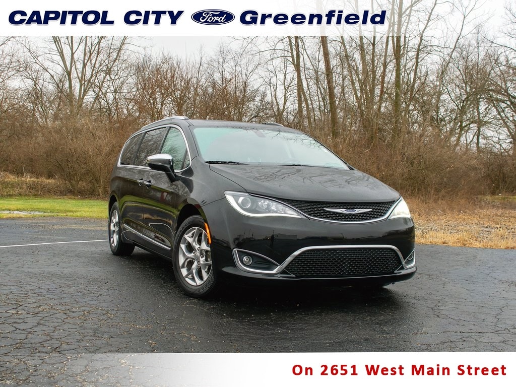 2018 Chrysler Pacifica Limited's photo