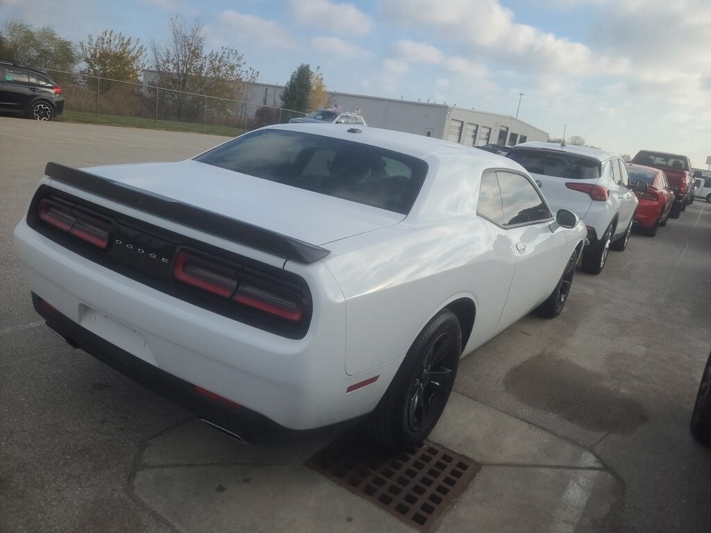 2023 Dodge Challenger SXT photo 2