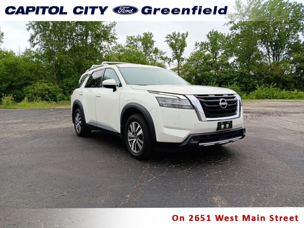 2023 Nissan Pathfinder SL 4WD's photo