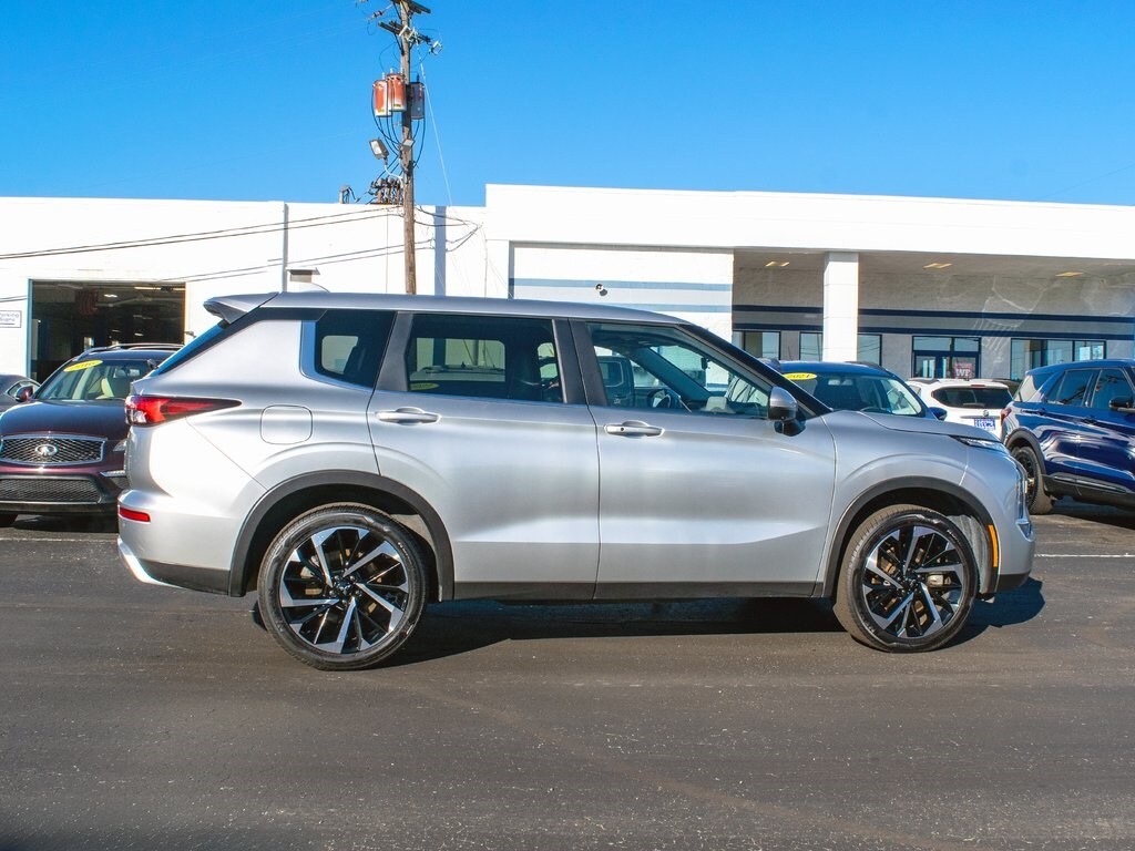 2024 Mitsubishi Outlander SE Ralliart photo 2