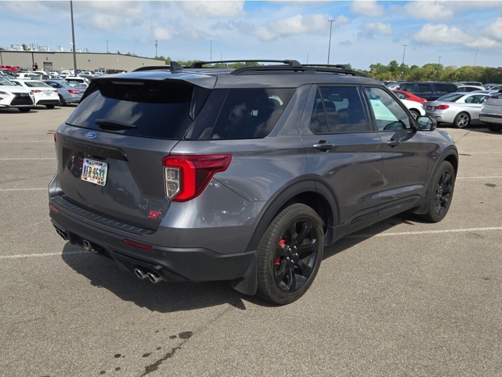 2023 Ford Explorer ST photo 3