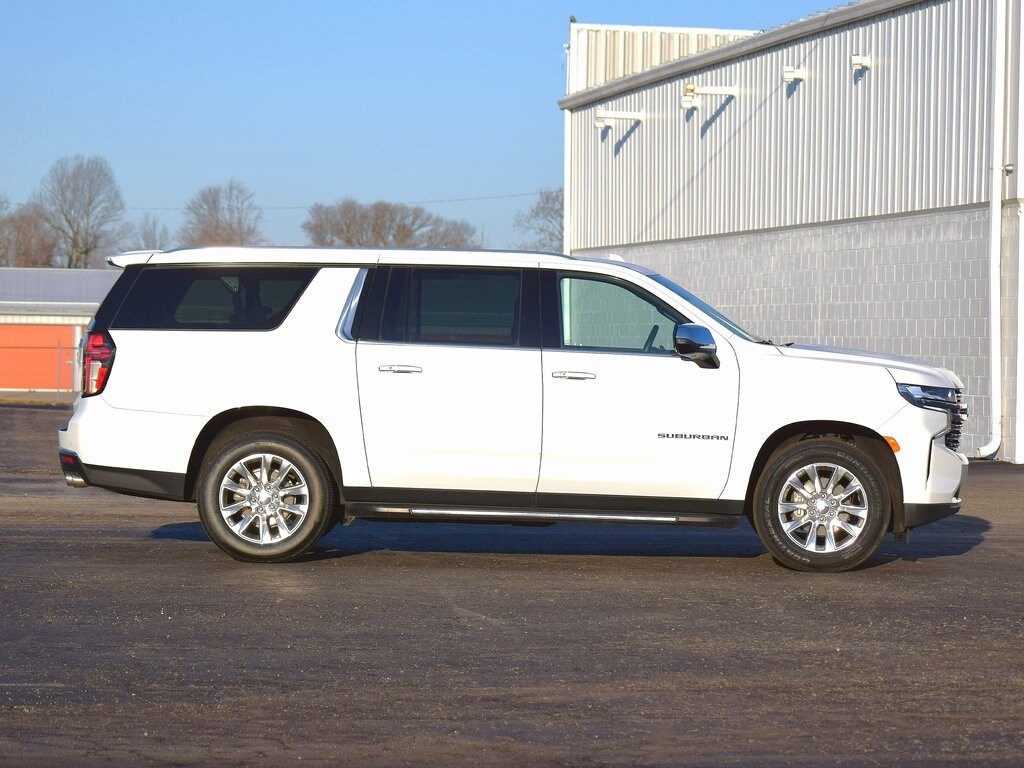 2023 Chevrolet Suburban Premier photo 2