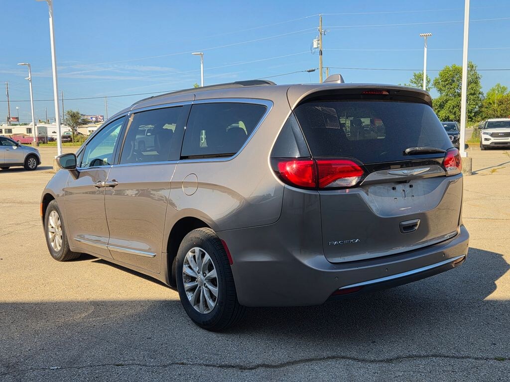 Used 2017 Chrysler Pacifica Touring L Minivan/Van